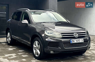 Позашляховик / Кросовер Volkswagen Touareg 2011 в 