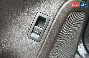 Позашляховик / Кросовер Volkswagen Touareg 2011 в 
