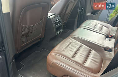 Позашляховик / Кросовер Volkswagen Touareg 2011 в 