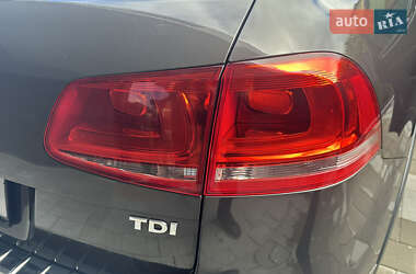 Позашляховик / Кросовер Volkswagen Touareg 2011 в 