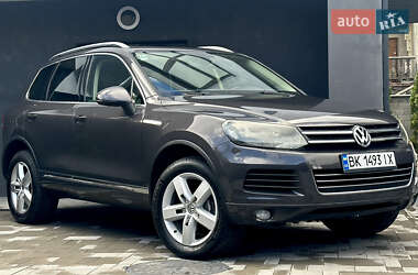 Позашляховик / Кросовер Volkswagen Touareg 2011 в 