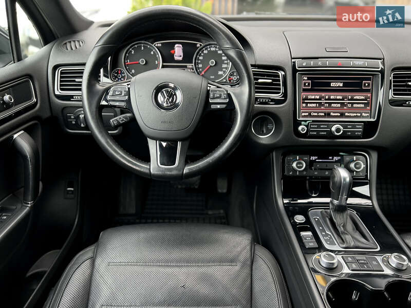 Позашляховик / Кросовер Volkswagen Touareg 2016 в Одесі