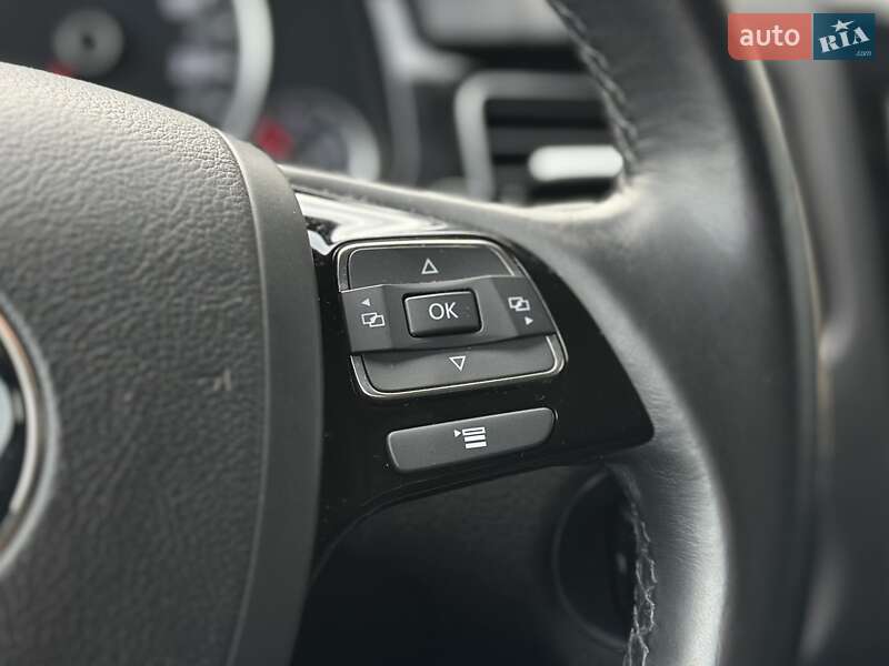 Позашляховик / Кросовер Volkswagen Touareg 2010 в Києві