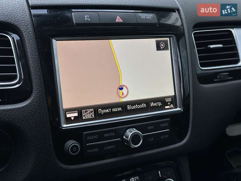 Позашляховик / Кросовер Volkswagen Touareg 2010 в Києві