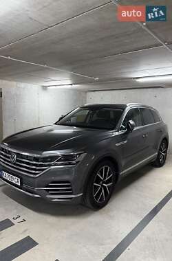 Позашляховик / Кросовер Volkswagen Touareg 2020 в Києві