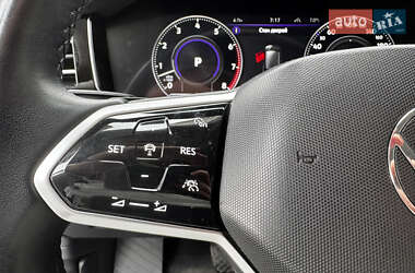 Внедорожник / Кроссовер Volkswagen Touareg 2020 в 