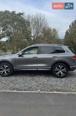 Внедорожник / Кроссовер Volkswagen Touareg 2015 в 