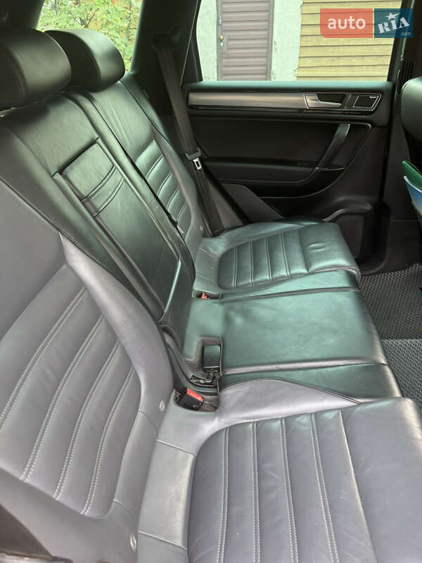 Внедорожник / Кроссовер Volkswagen Touareg 2015 в Баштанке