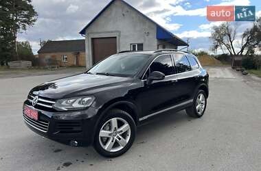 Внедорожник / Кроссовер Volkswagen Touareg 2011 в 
