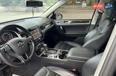 Внедорожник / Кроссовер Volkswagen Touareg 2011 в 