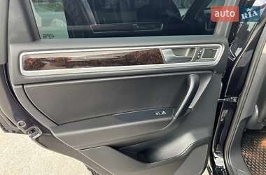 Внедорожник / Кроссовер Volkswagen Touareg 2011 в 