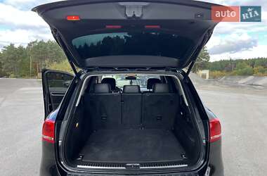 Внедорожник / Кроссовер Volkswagen Touareg 2011 в 