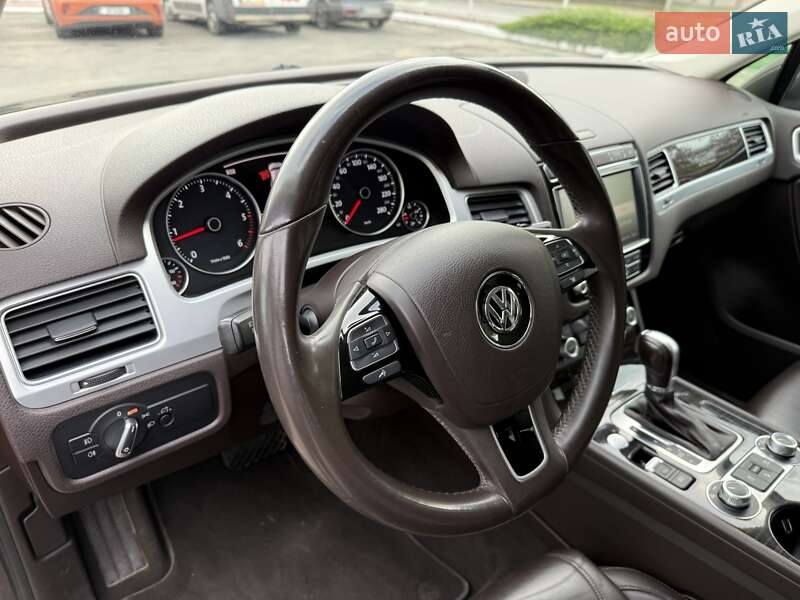 Позашляховик / Кросовер Volkswagen Touareg 2017 в Одесі