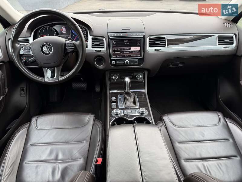 Позашляховик / Кросовер Volkswagen Touareg 2017 в Одесі