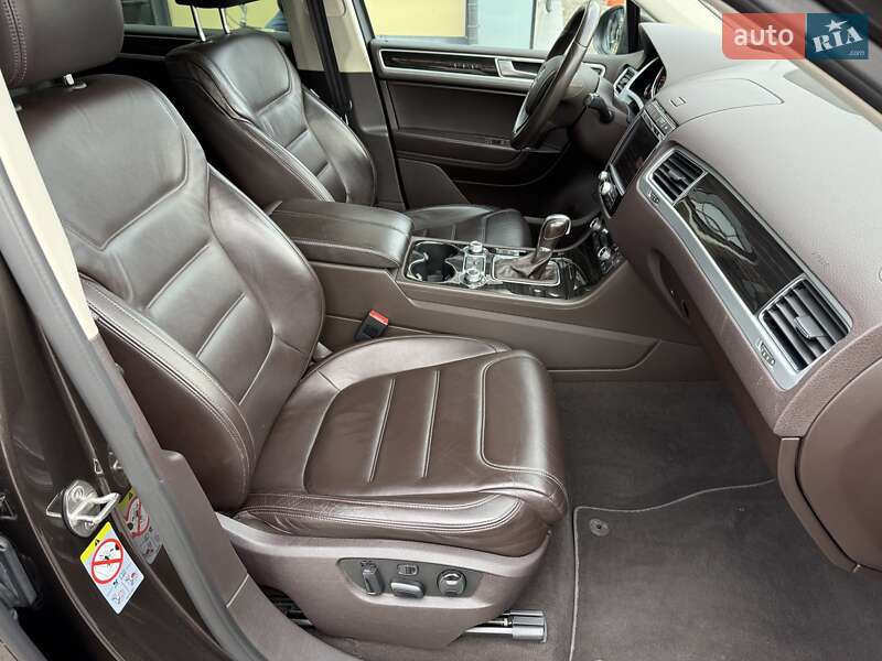 Позашляховик / Кросовер Volkswagen Touareg 2017 в Одесі