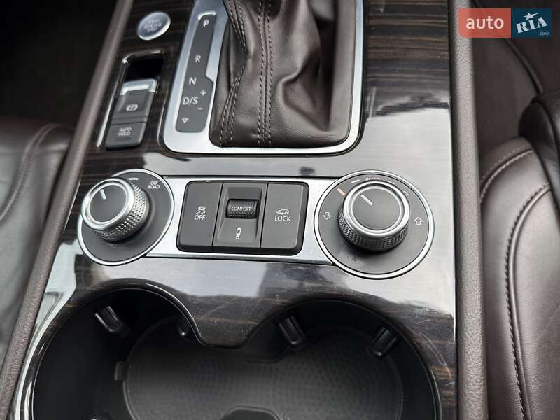 Позашляховик / Кросовер Volkswagen Touareg 2017 в Одесі