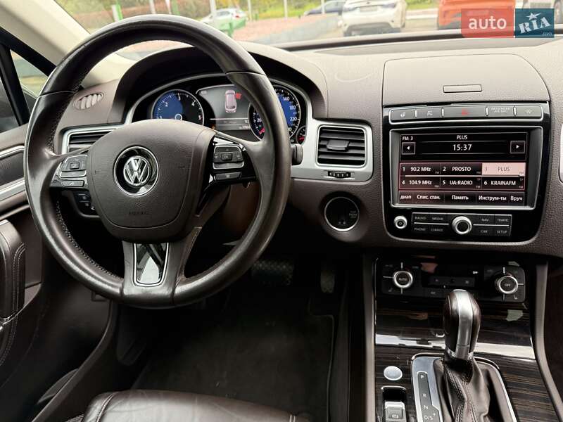 Позашляховик / Кросовер Volkswagen Touareg 2017 в Одесі