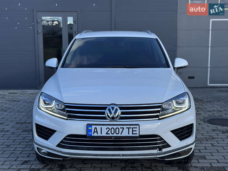 Внедорожник / Кроссовер Volkswagen Touareg 2014 в Киеве