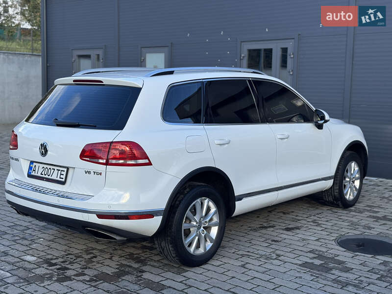 Внедорожник / Кроссовер Volkswagen Touareg 2014 в Киеве