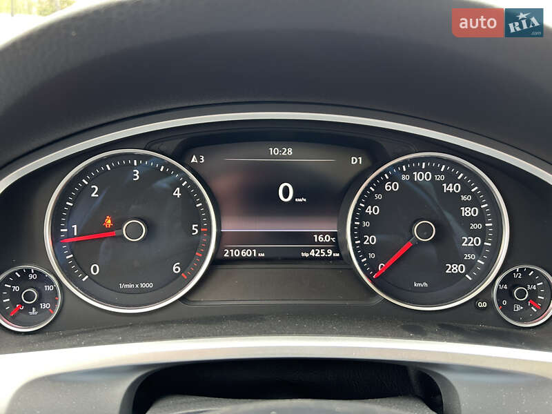 Позашляховик / Кросовер Volkswagen Touareg 2015 в Києві