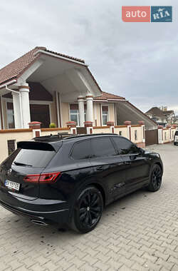 Внедорожник / Кроссовер Volkswagen Touareg 2018 в 