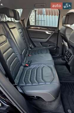 Внедорожник / Кроссовер Volkswagen Touareg 2021 в 