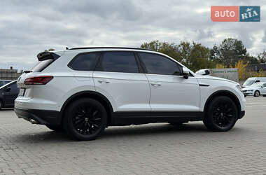 Внедорожник / Кроссовер Volkswagen Touareg 2018 в 
