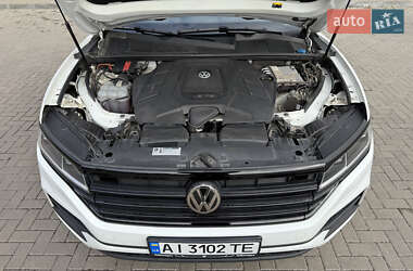 Внедорожник / Кроссовер Volkswagen Touareg 2018 в 