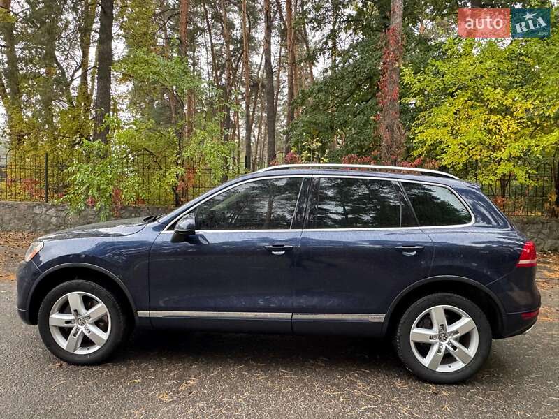 Внедорожник / Кроссовер Volkswagen Touareg 2013 в Полтаве