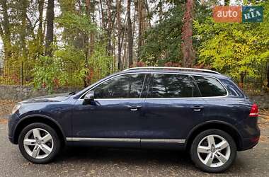 Внедорожник / Кроссовер Volkswagen Touareg 2013 в 