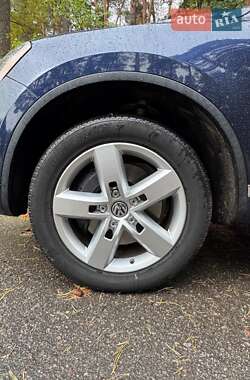 Внедорожник / Кроссовер Volkswagen Touareg 2013 в 