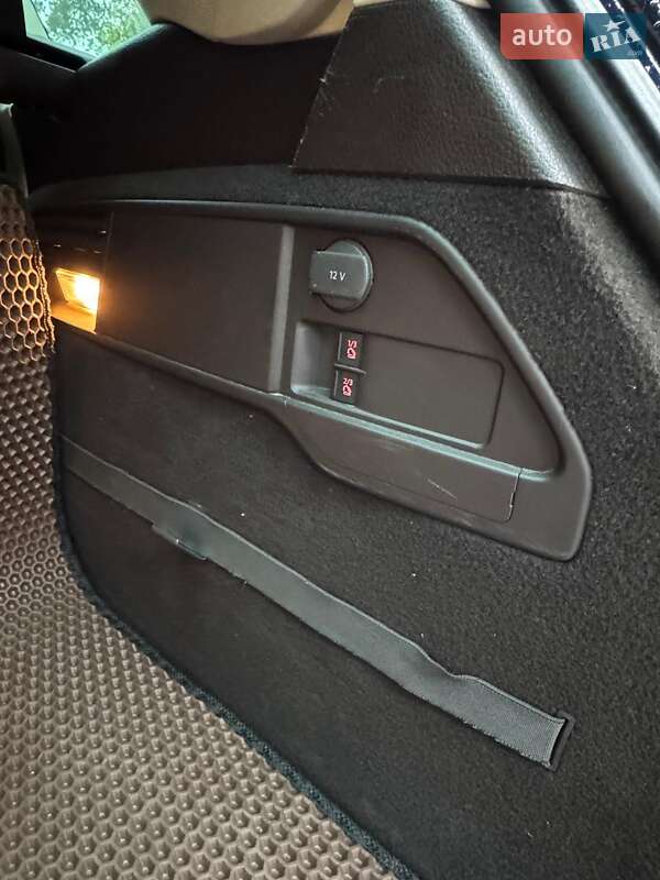 Внедорожник / Кроссовер Volkswagen Touareg 2013 в Полтаве