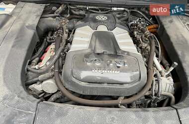 Внедорожник / Кроссовер Volkswagen Touareg 2013 в 