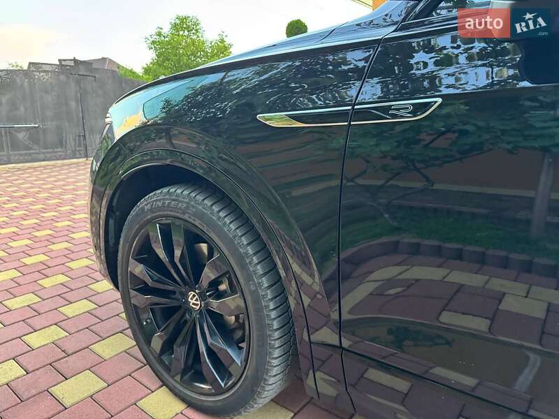 Внедорожник / Кроссовер Volkswagen Touareg 2021 в Иршаве
