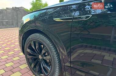Внедорожник / Кроссовер Volkswagen Touareg 2021 в 