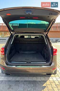 Внедорожник / Кроссовер Volkswagen Touareg 2011 в 