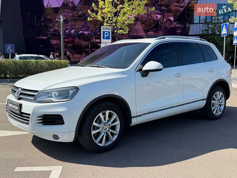 Внедорожник / Кроссовер Volkswagen Touareg 2012 в Киеве