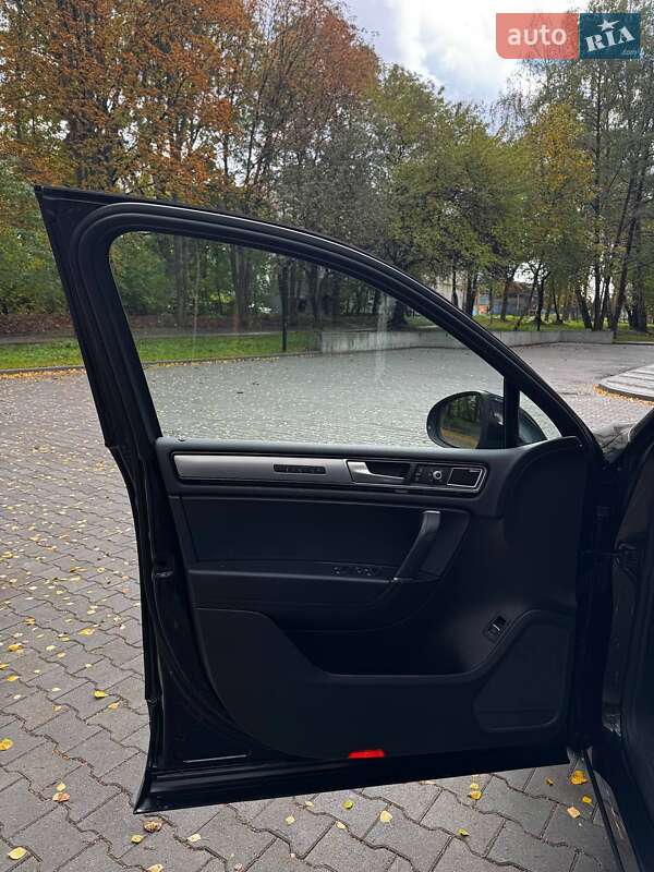 Внедорожник / Кроссовер Volkswagen Touareg 2016 в Тернополе