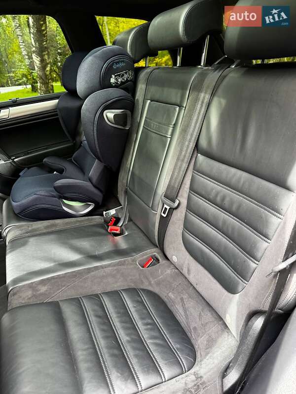 Внедорожник / Кроссовер Volkswagen Touareg 2016 в Тернополе