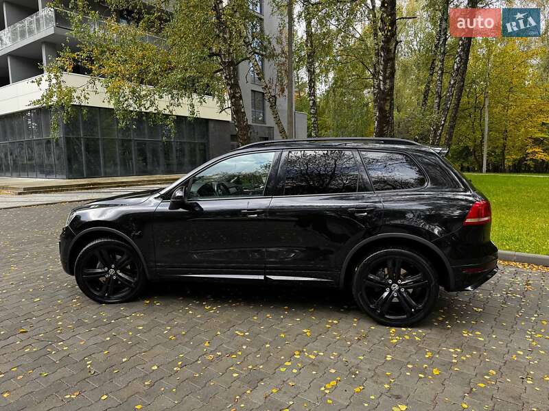 Внедорожник / Кроссовер Volkswagen Touareg 2016 в Тернополе