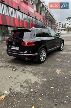 Внедорожник / Кроссовер Volkswagen Touareg 2015 в 