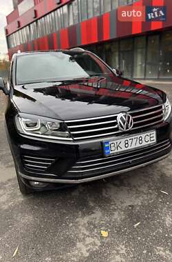 Внедорожник / Кроссовер Volkswagen Touareg 2015 в 