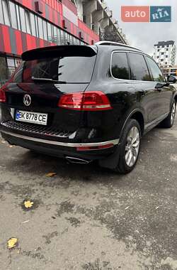 Внедорожник / Кроссовер Volkswagen Touareg 2015 в 