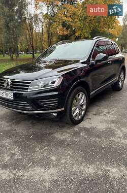 Внедорожник / Кроссовер Volkswagen Touareg 2015 в 
