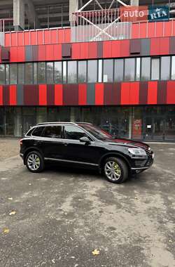 Внедорожник / Кроссовер Volkswagen Touareg 2015 в 
