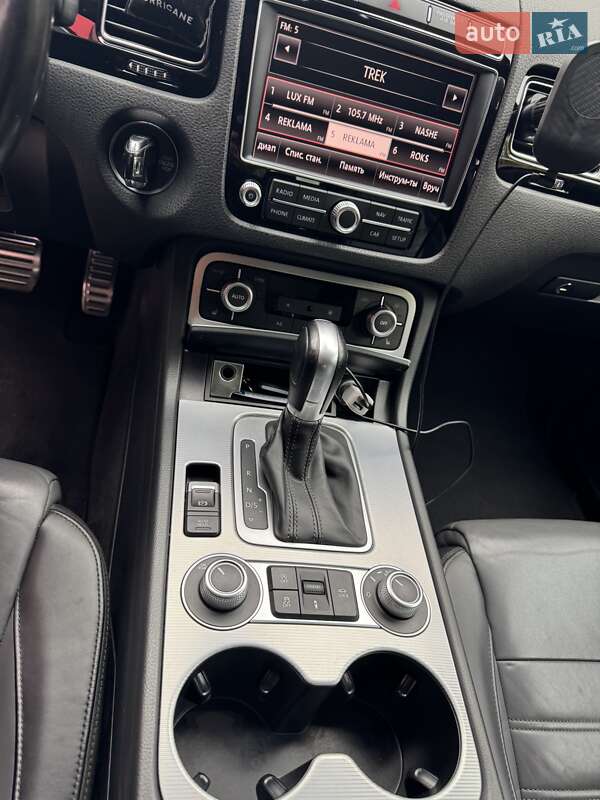 Внедорожник / Кроссовер Volkswagen Touareg 2015 в Ровно