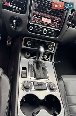 Внедорожник / Кроссовер Volkswagen Touareg 2015 в 