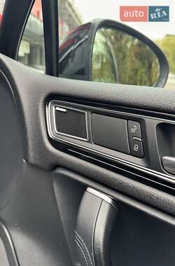 Внедорожник / Кроссовер Volkswagen Touareg 2015 в 
