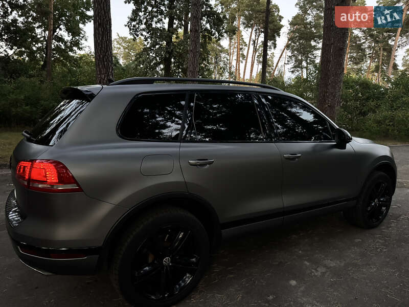 Позашляховик / Кросовер Volkswagen Touareg 2017 в Києві