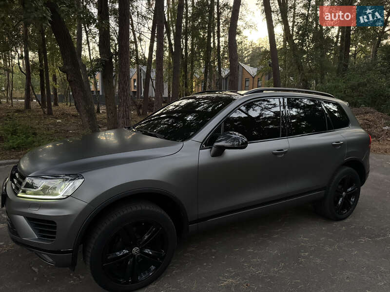 Позашляховик / Кросовер Volkswagen Touareg 2017 в Києві